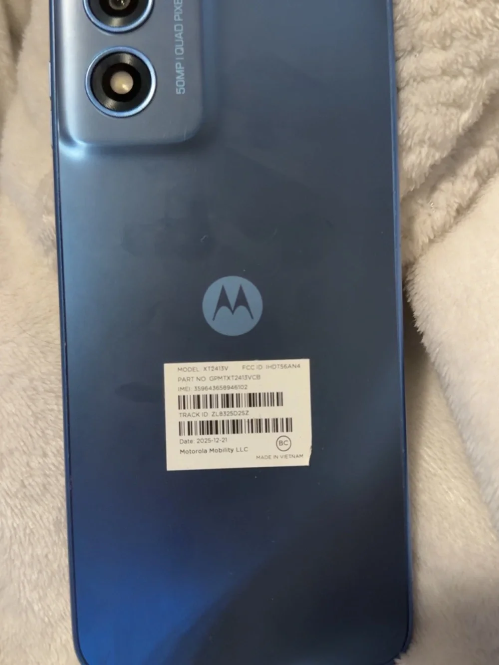 Sleek Black Motorola G Play 2024 Smartphone - Clean Front Display